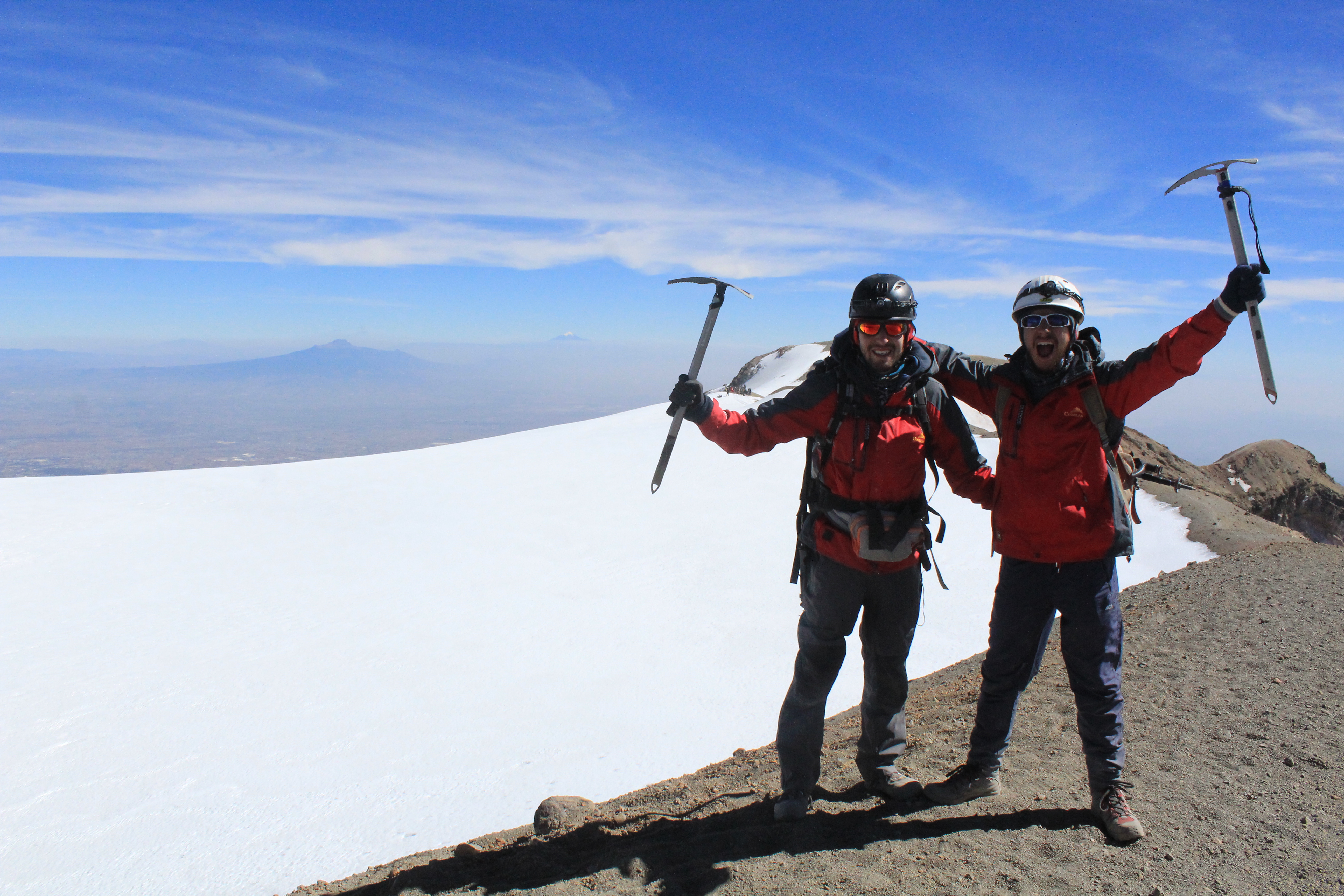 Alumnos de Medicina llegan a lo más alto del Iztaccíhuatl