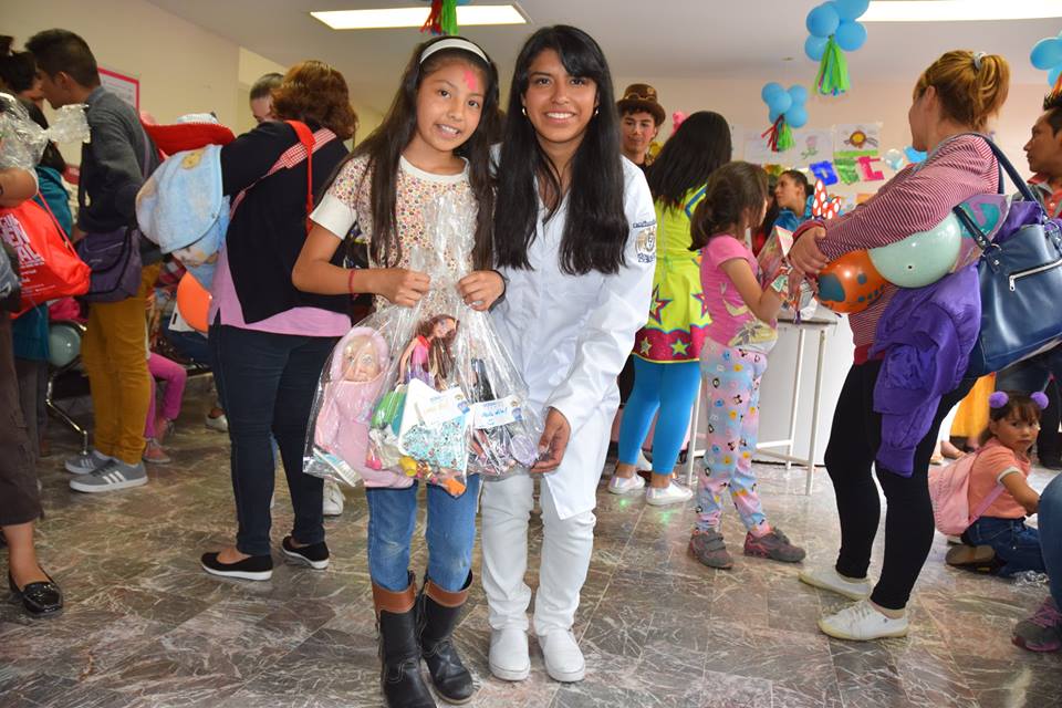 Fiesta en el hospital alegra a los niños en su día