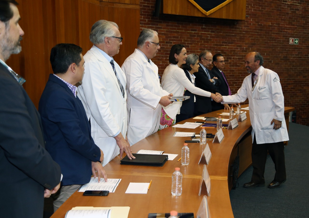 El IMSS y la FM reconocen a sus profesores en residencias médicas