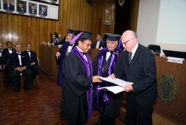 El doctor Manuel Ángeles forma parte de la Academia Mexicana de Cirugía