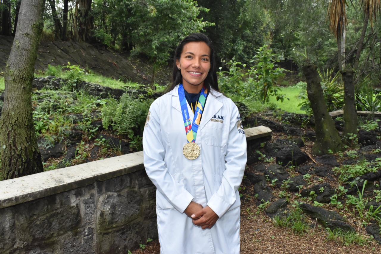 Doctora Fabiola Núñez, campeona de oro centroamericano en remo