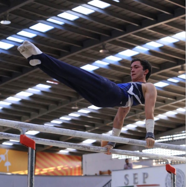 Arturo García Arroyo, gimnasta orgullo FacMed