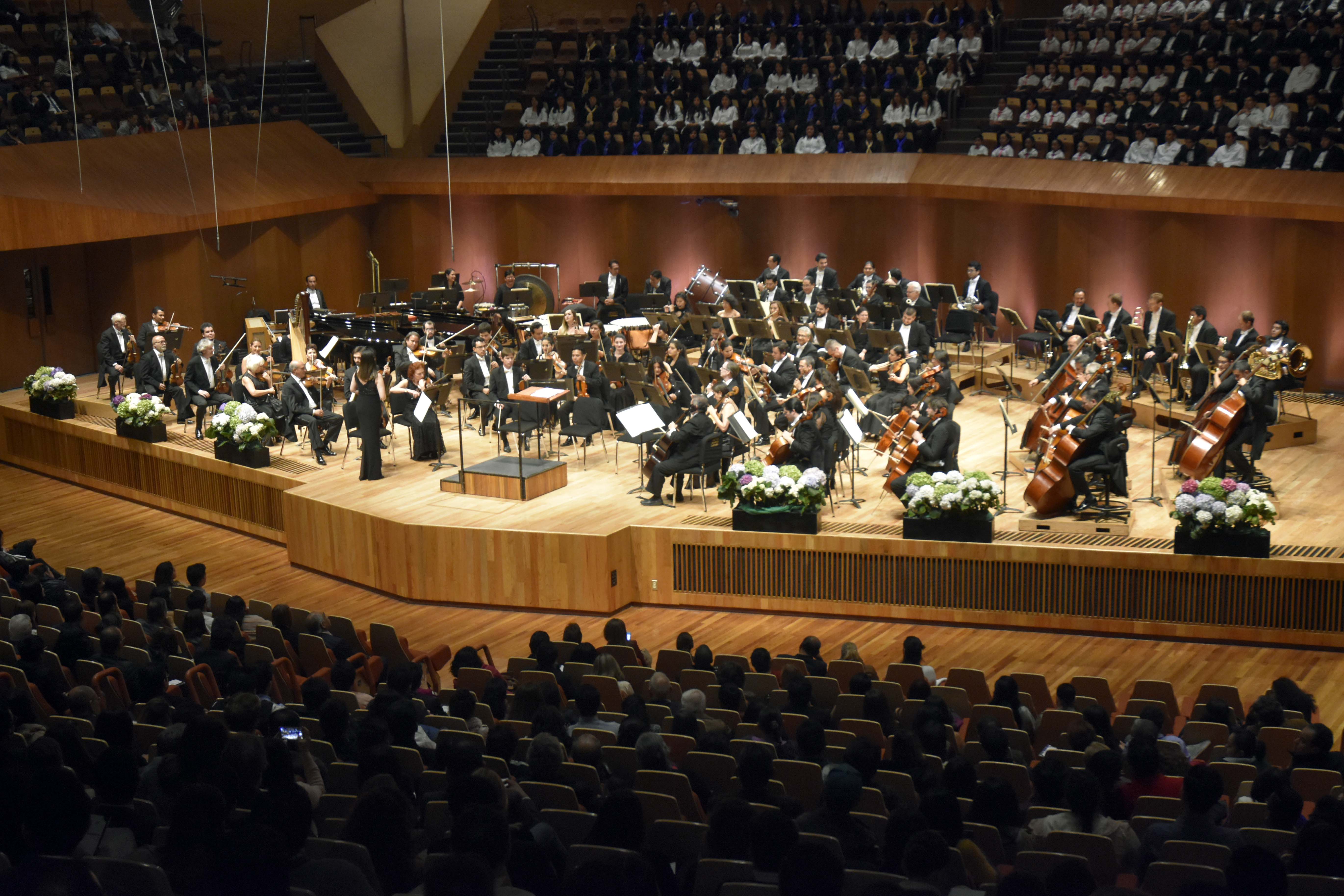 Debuta el Coro Aliis Vivere en el Concierto del Día del Médico