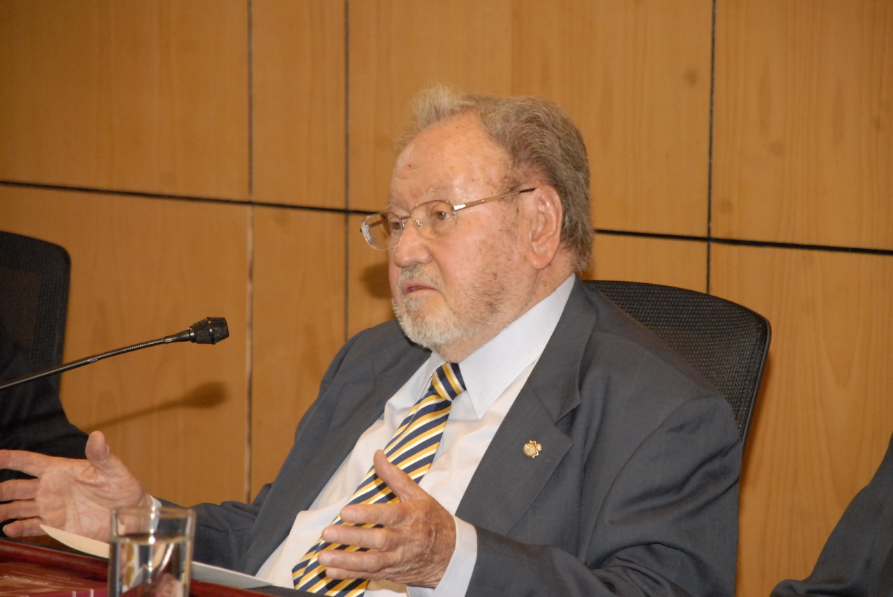 Doctor Guillermo Soberón: protagonista de la historia de la salud y la educación en México