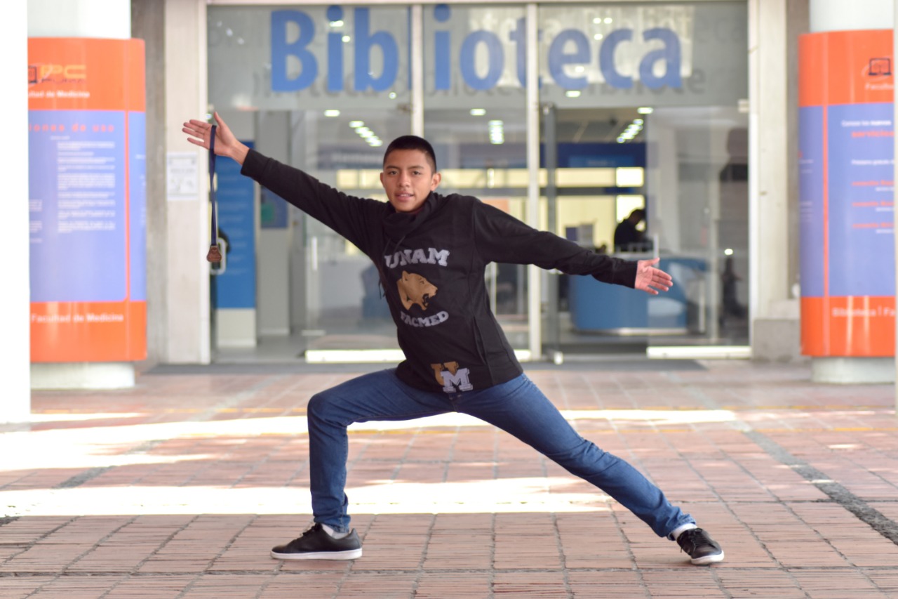 Mario Pérez Mondragón, medalla de bronce en esgrima