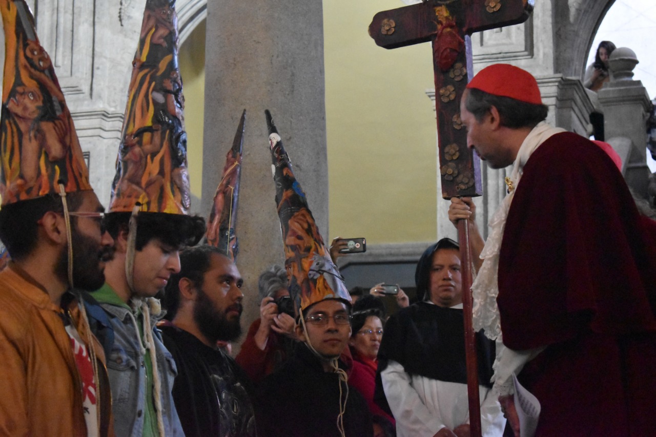 La Santa Inquisición de vuelta al Palacio de la Escuela de Medicina