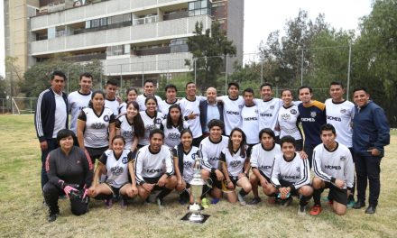 Gana #FacMed trofeo del clásico contra la ENEO en futbol 7 varonil