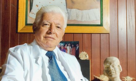 Académicos reciben premios del Consejo de Salubridad General